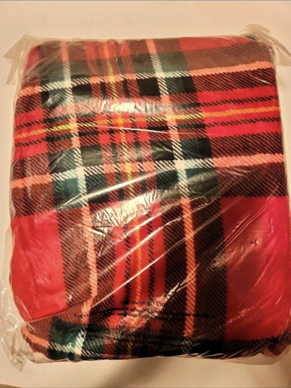 Victoria's Secret Cozy Plush Plaid Blanket Red & Black NWT